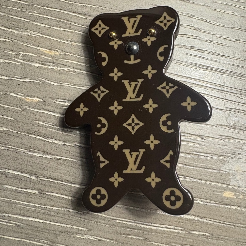 Louis Vuitton Resin pin